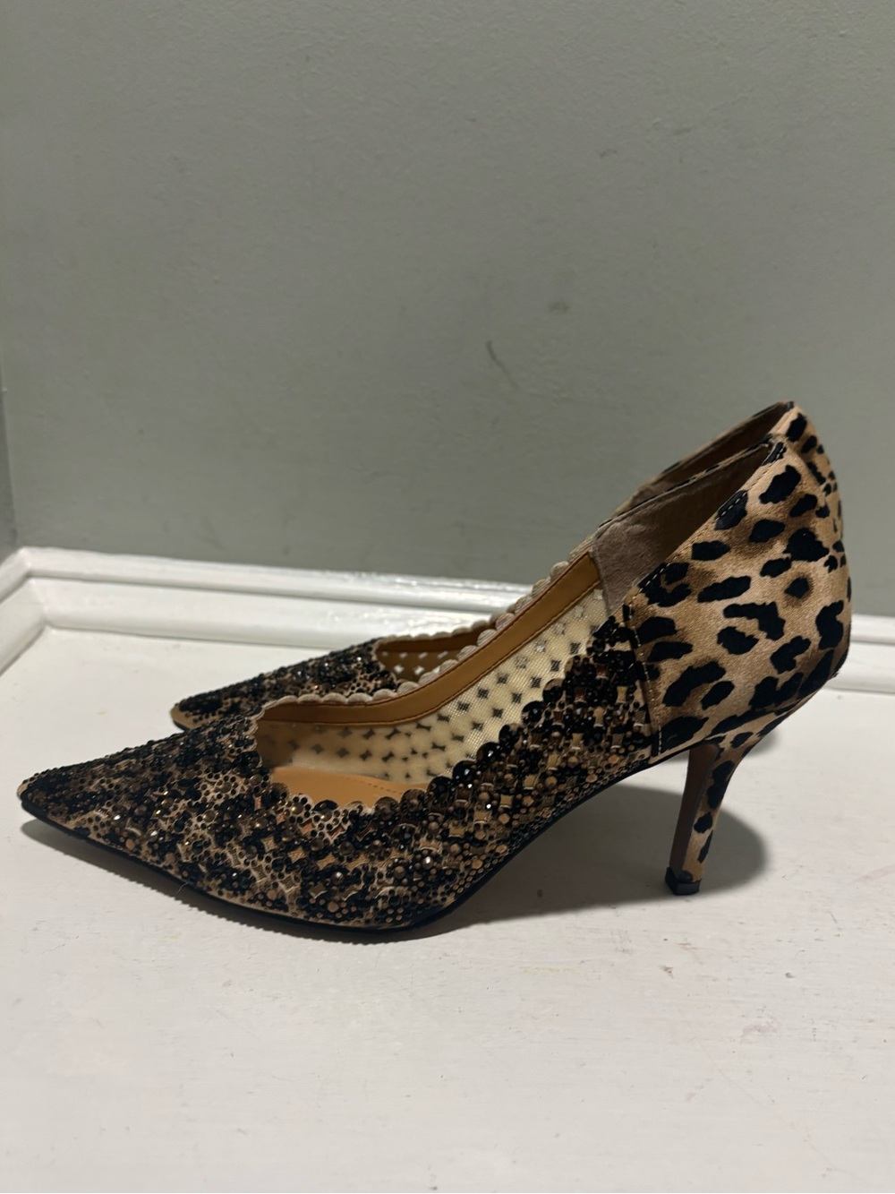 J. Renee Leopard Print Pointed Toe Heels with Embellished Lace-size 9.5 - Picture 6 of 9